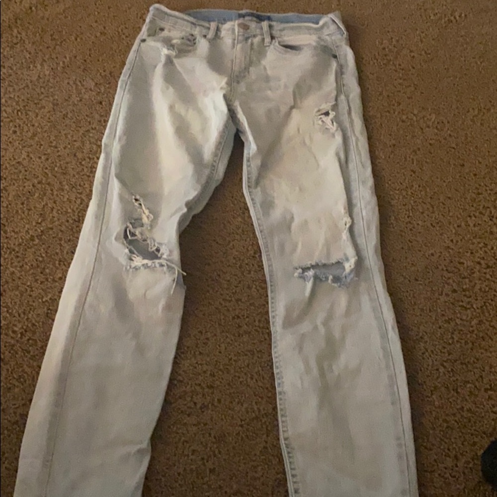 Light blue ripped high waisted jeans.